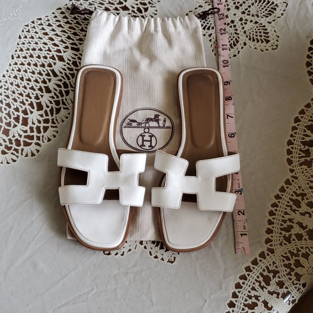Hermés white oran sandals.